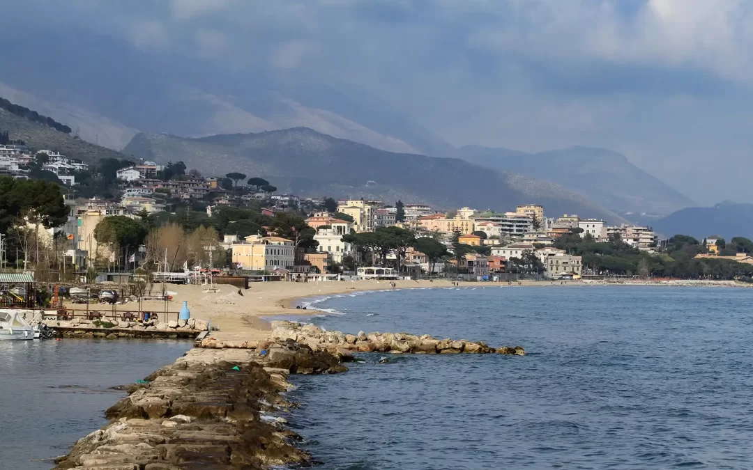 Formia  (LT)